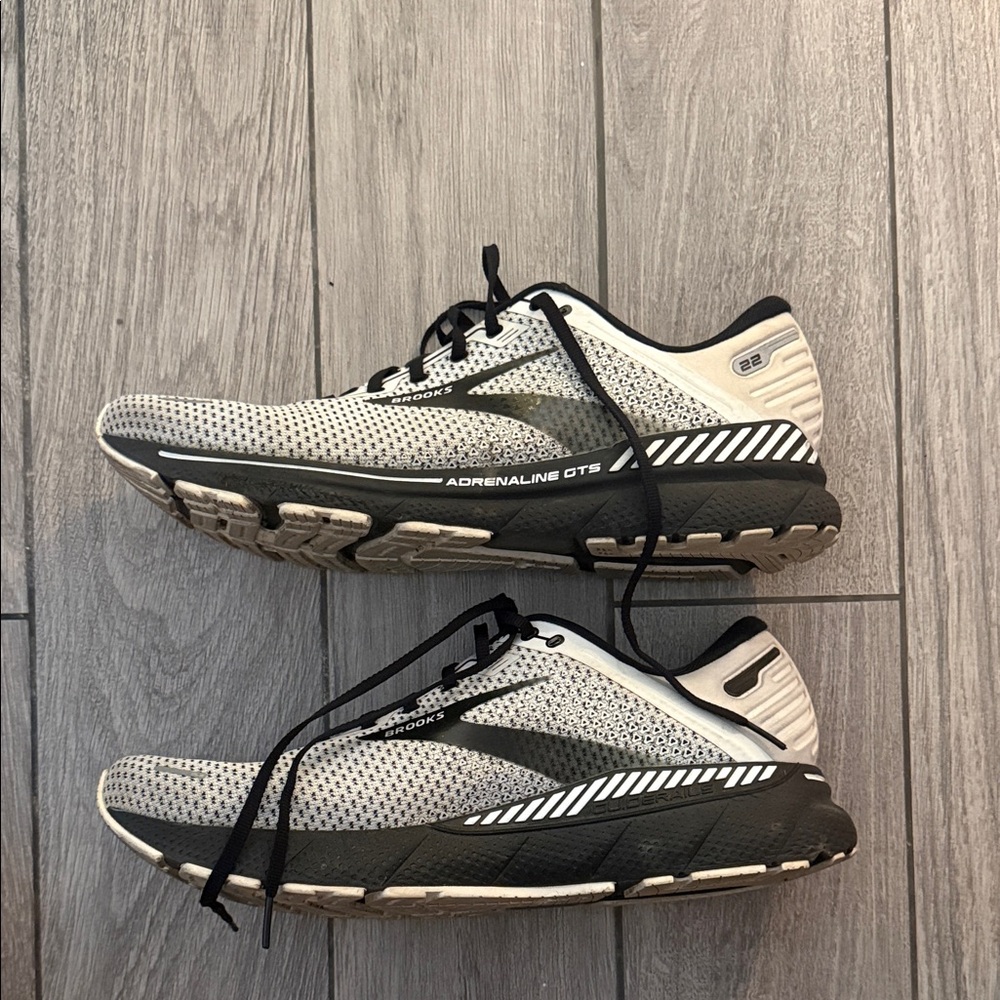 Brooks Adrenaline GTS Black and White Sneakers